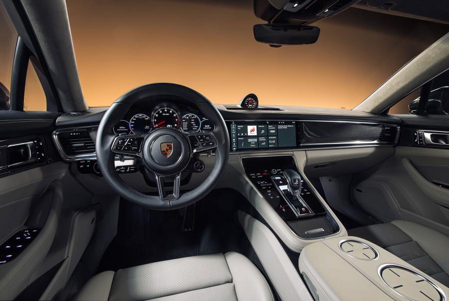 Торпедо Porsche Panamera Turbo 2016 года  (фото 50 из 53)
